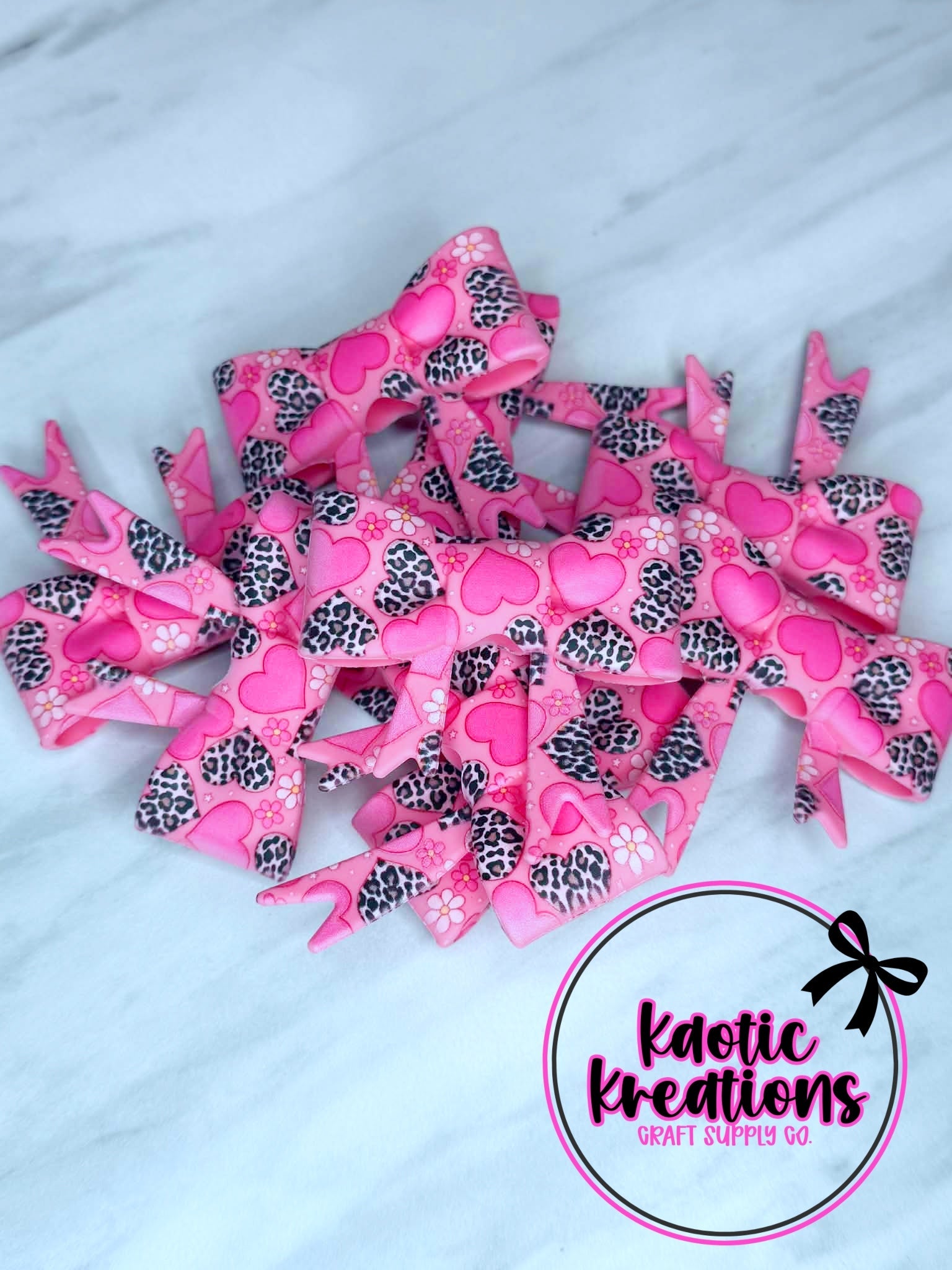 D11 BEADABLE JUMBO SILICONE BOW PINK LEOPARD HEARTS (1ct)